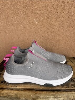 Kuru Atom slip on
